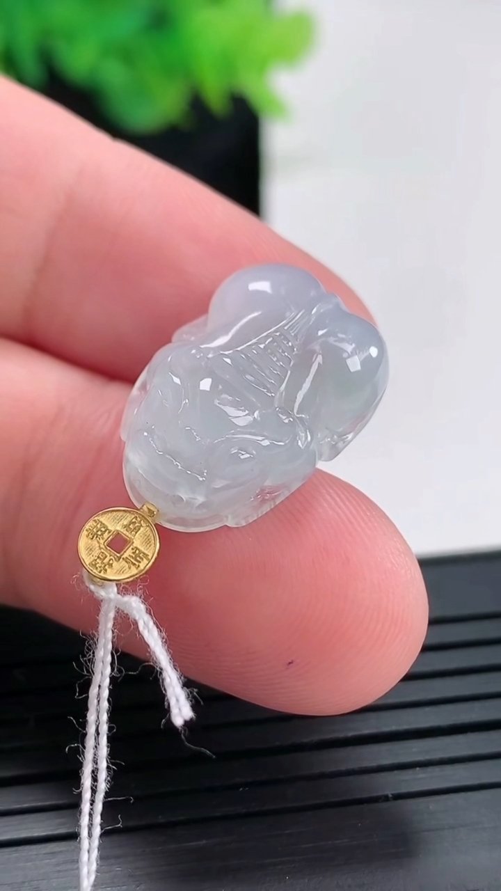 天然A货翡翠18k金紫罗兰貔貅吊坠，尺寸20.5-13.5-6重量:3.68g
4月21日