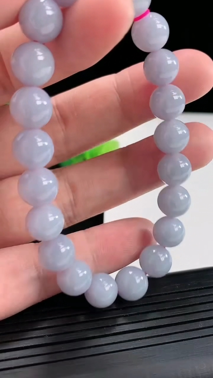 天然A货翡翠紫罗兰圆珠手串，尺寸9.5-21颗重量:30.25g4月21日
工厂直销收藏佳品,种好水足，色泽均匀，有种有色，上手高大气！