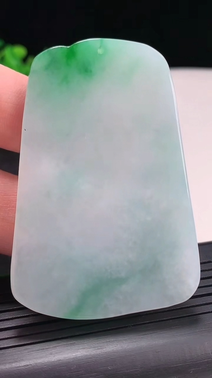 天然A货翡翠虚空藏菩萨吊坠，尺寸62-41-5.5重量:34.05g
4月21日