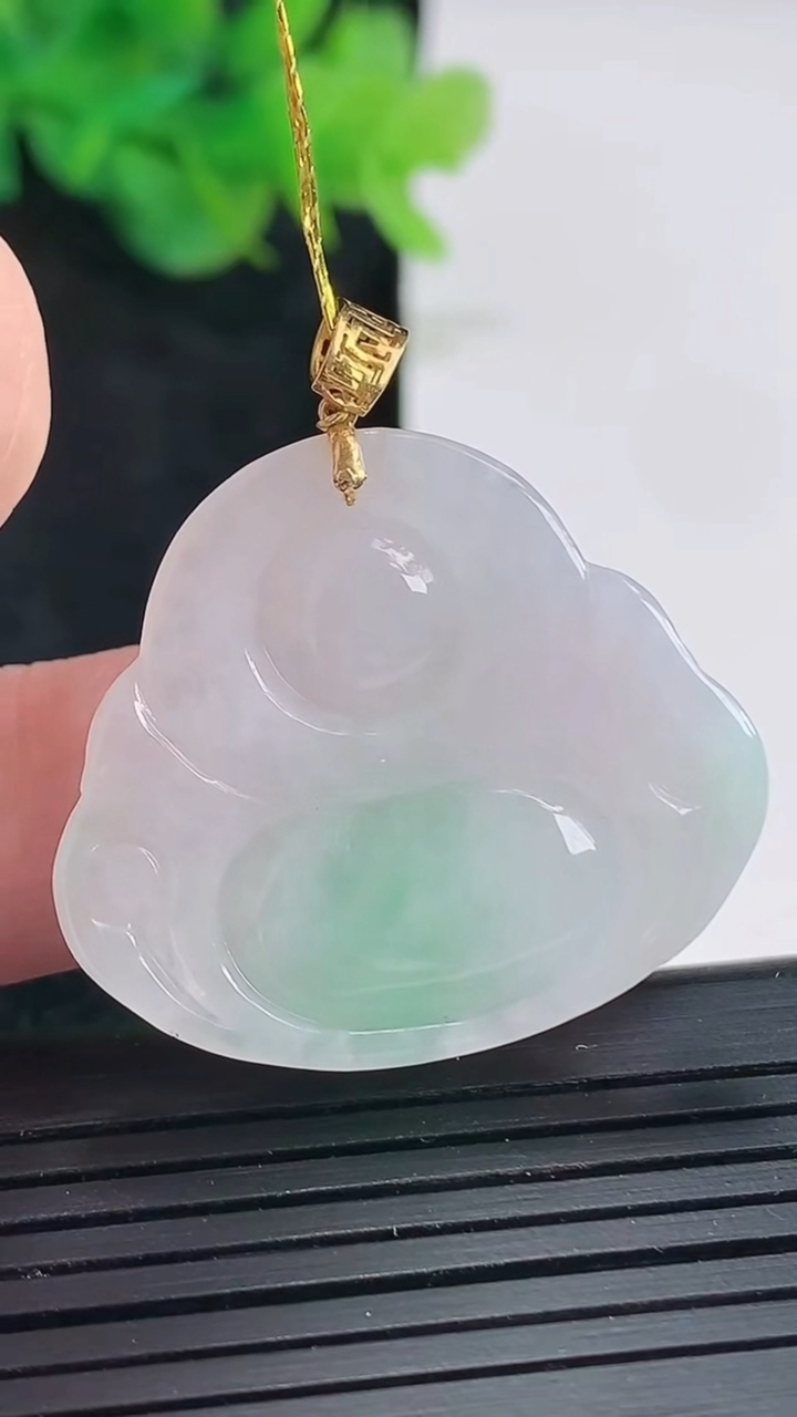 天然A货翡翠佛公吊坠，尺寸27-32.6-5.2重量:7.48g
4月21日