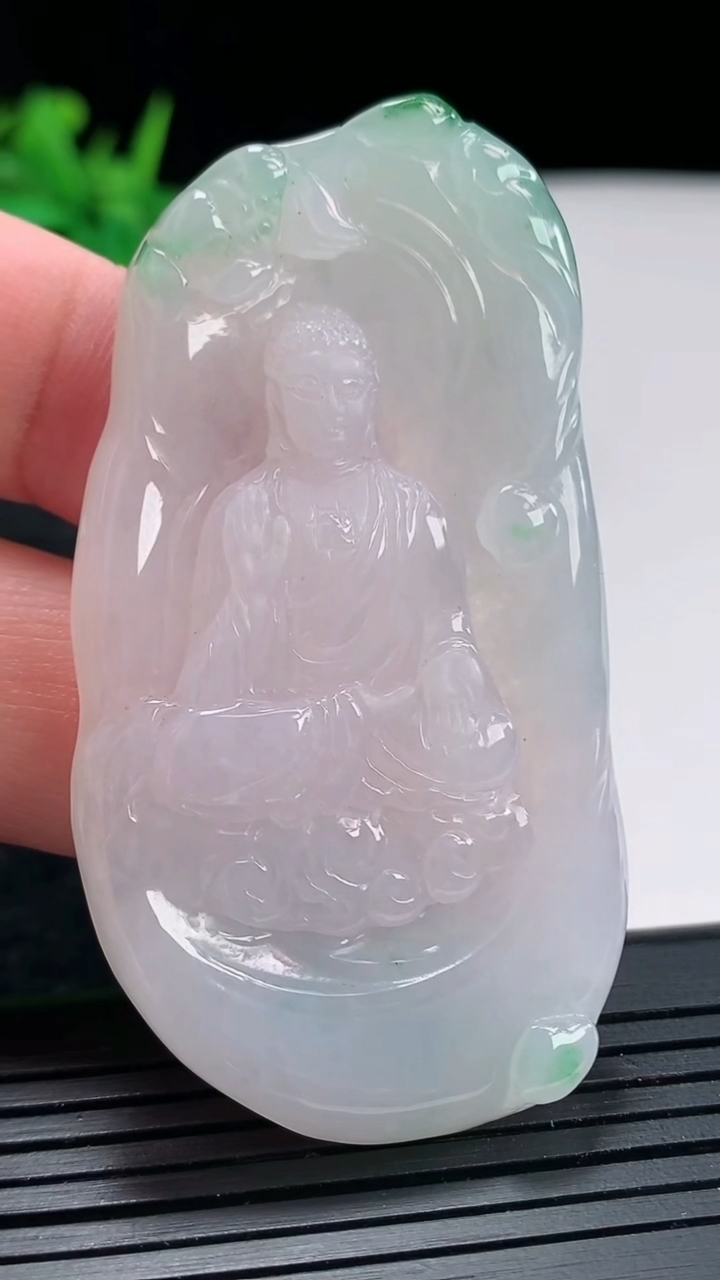 天然A货翡翠阿弥陀佛吊坠，尺寸64-35-5.8重量:31.13g
4月21日