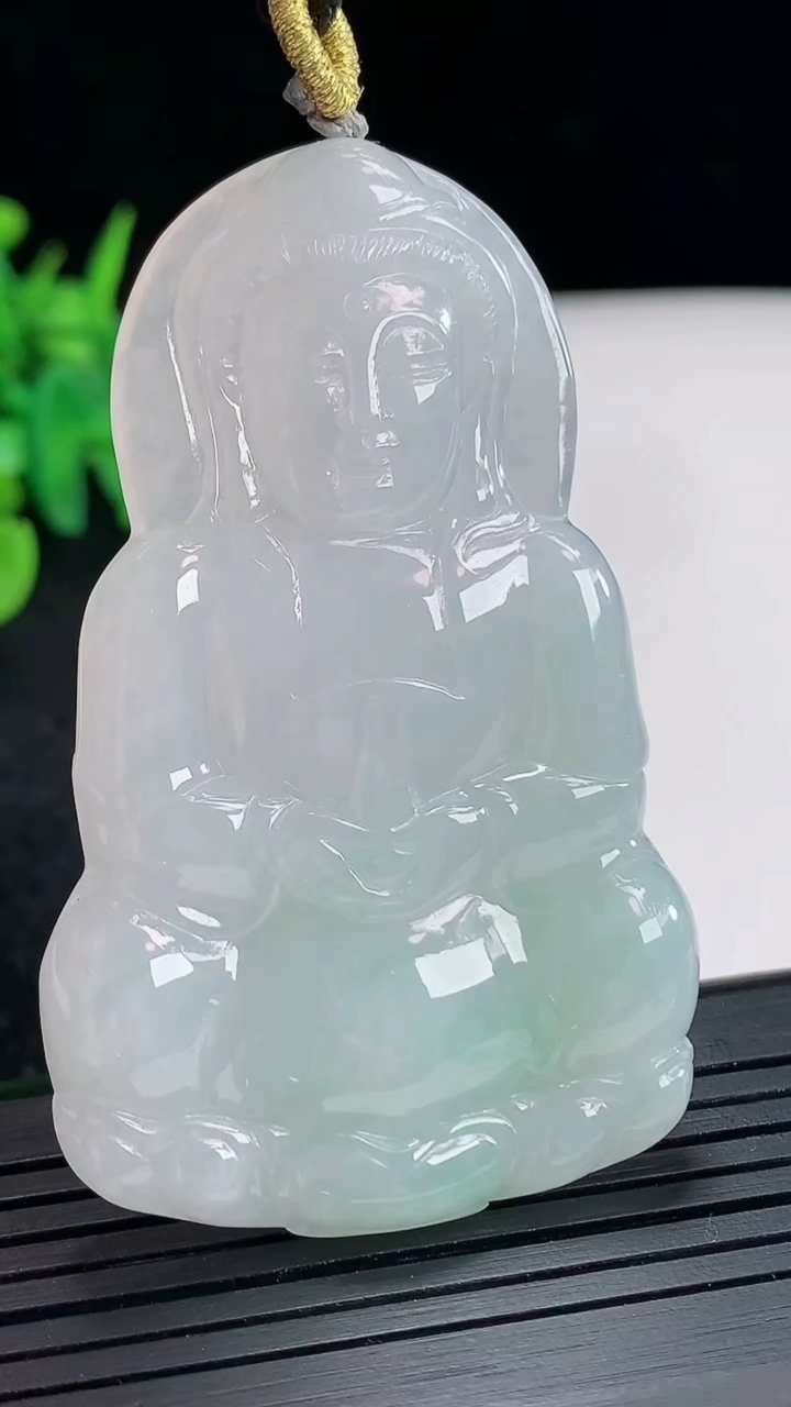 天然A货翡翠正装观音吊坠，尺寸61.5-37-5.5重量:23.23g
4月21日