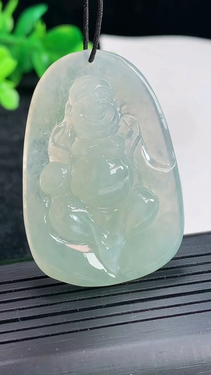 天然A货翡翠逍遥佛吊坠，尺寸48.5-33.5-8重量:17.64g
4月21日