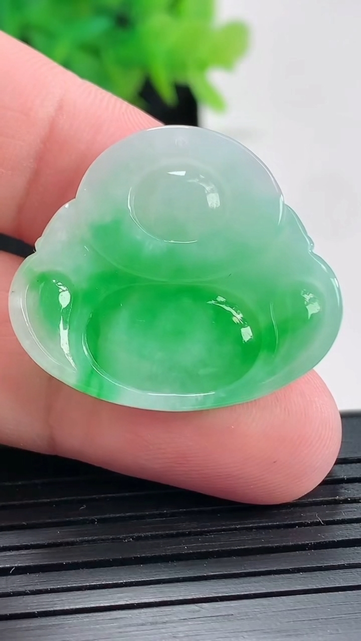 天然A货翡翠佛公吊坠，尺寸26-30-5.5重量:7.71g
4月21日