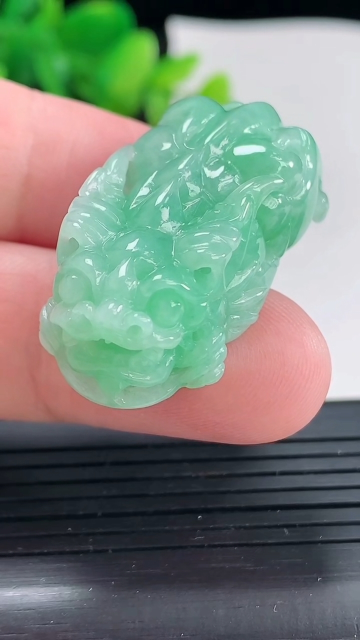 天然A货翡翠貔貅吊坠，尺寸36-19.6-12重量:17.21g
4月21日