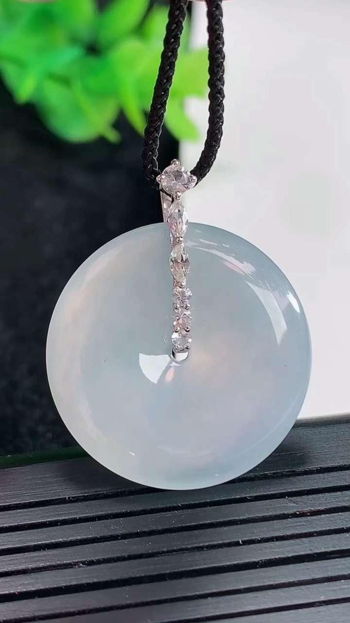 天然A货翡翠18k金紫罗兰平安扣吊坠，尺寸27-5重量:8.22g
4月21日