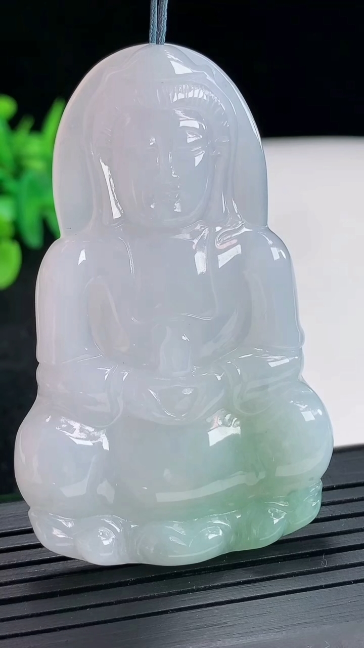 天然A货翡翠正装观音吊坠，尺寸63.5-40-5.8重量:26.52g
4月21日