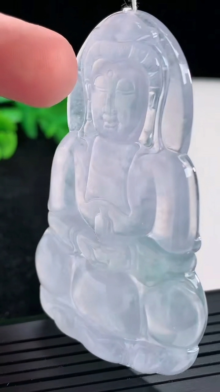 天然A货翡翠种紫罗兰 飘花正装观音吊坠，尺寸68-42-5.5重量:28.81g
4月21日