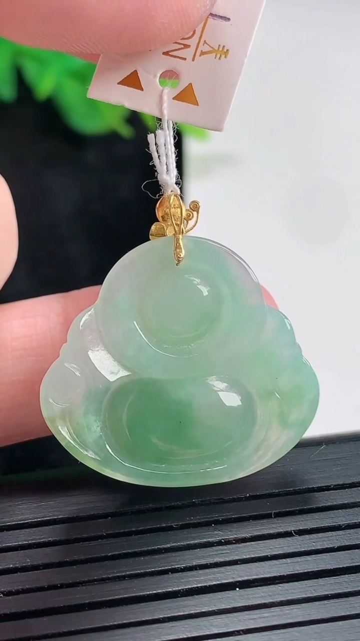 天然A货翡翠佛公吊坠，尺寸24-28-5.8重量:6.28g
4月21日