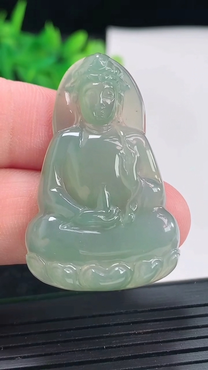 天然A货翡翠素衣观音吊坠，尺寸42-27-5.2重量:10.94g
4月21日