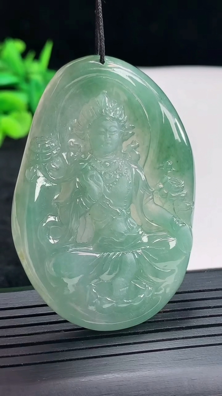 天然A货翡翠大势至菩萨吊坠，尺寸58.5-41-6重量:29.55g
4月21日