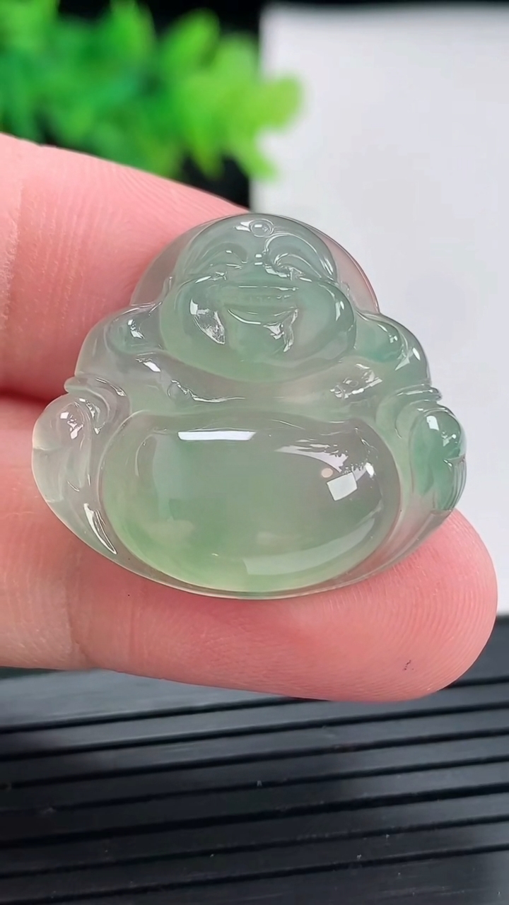 天然A货翡翠佛公吊坠，尺寸25-28-5.8重量:6.42g
4月21日