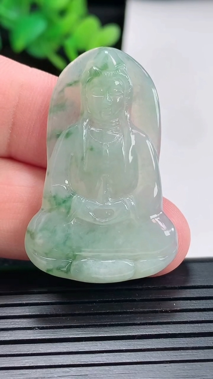 天然A货翡翠素衣观音吊坠，尺寸40.5-26-4重量:7.40g
4月21日