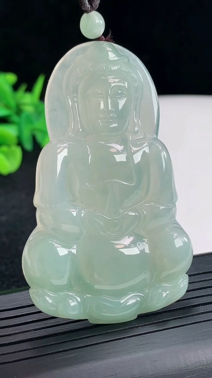 天然A货翡翠正装观音吊坠，尺寸66.5-42-5重量:25.47g
4月21日