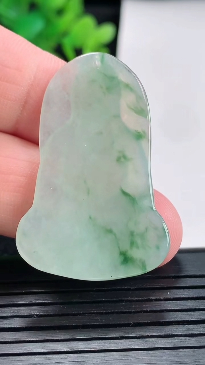 天然A货翡翠素衣观音吊坠，尺寸40.5-26-4重量:7.40g
4月21日