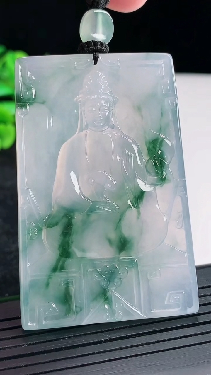 天然A货翡翠种飘花观音菩萨吊坠，尺寸60-40-5重量:29.70g
4月21日