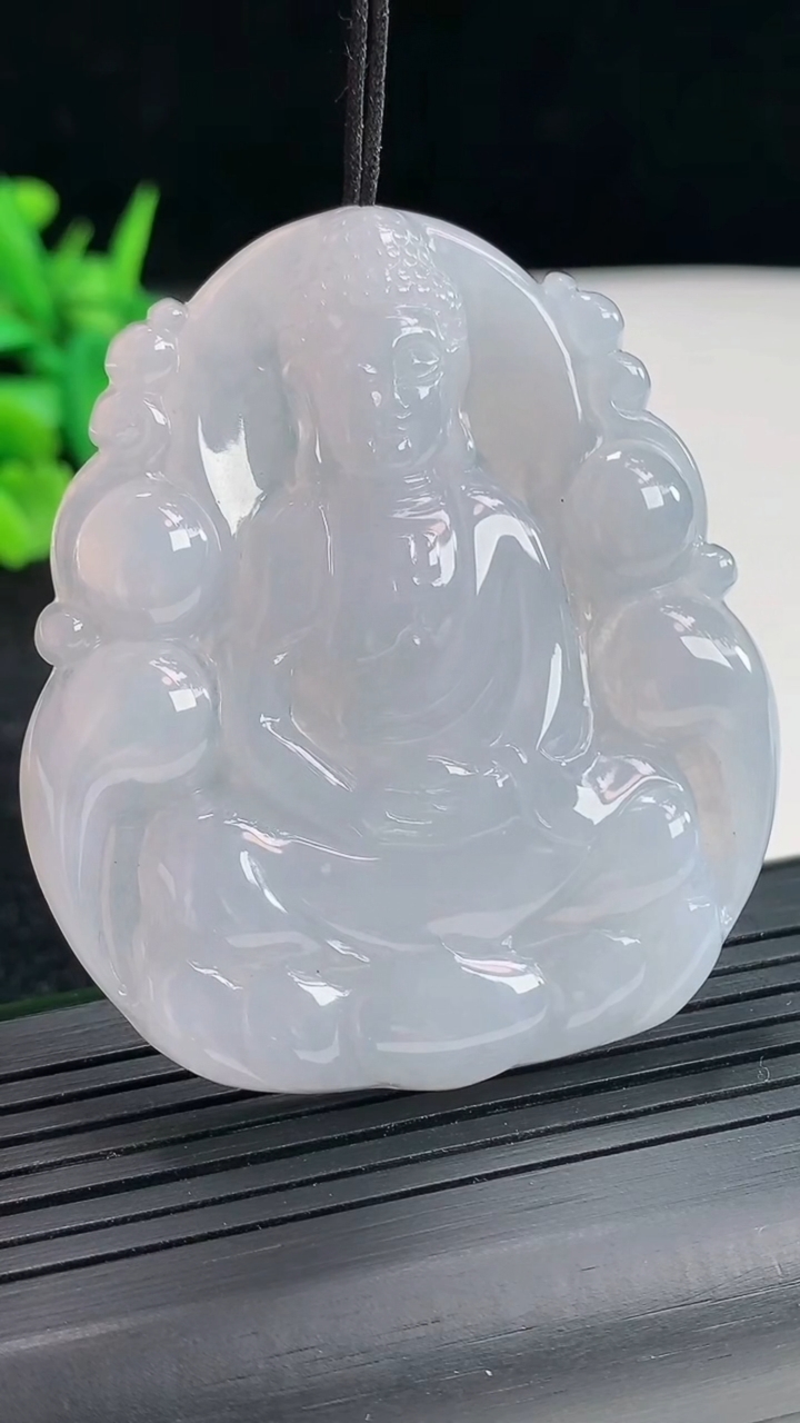 天然A货翡翠紫罗兰大日如来吊坠，尺寸56-49-6.5重量:27.99g
4月21日