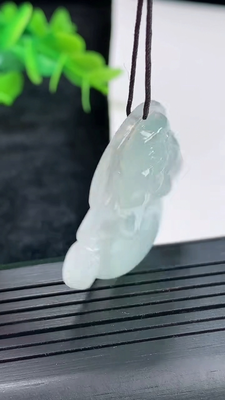 天然A货翡翠佛公吊坠，尺寸34.2-36.2-7.5重:11.75g535
4月21日