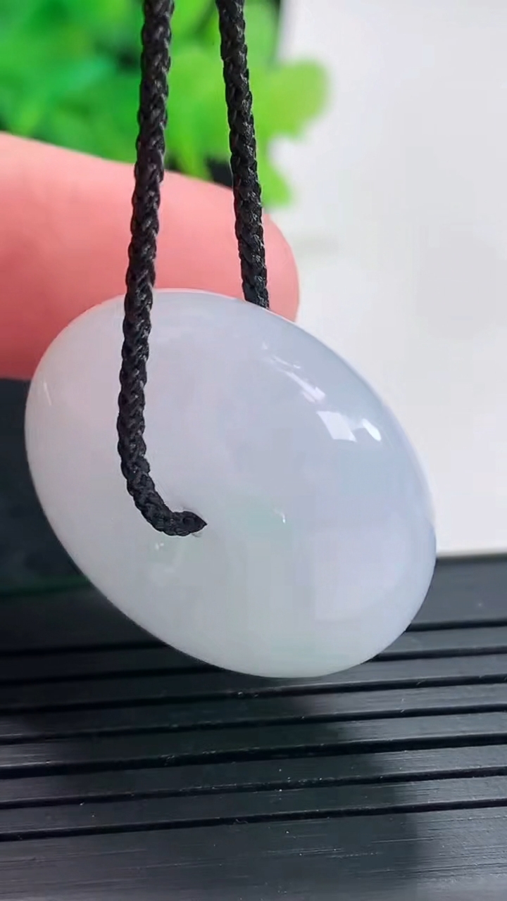 天然A货翡翠春带彩 紫罗兰路路通吊坠，尺寸27.5-12重量:18.06g
4月21日