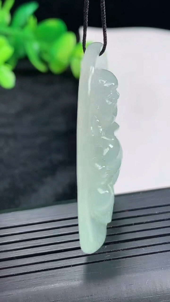 天然A货翡翠逍遥佛吊坠，尺寸48.5-33.5-8重量:17.64g
4月21日