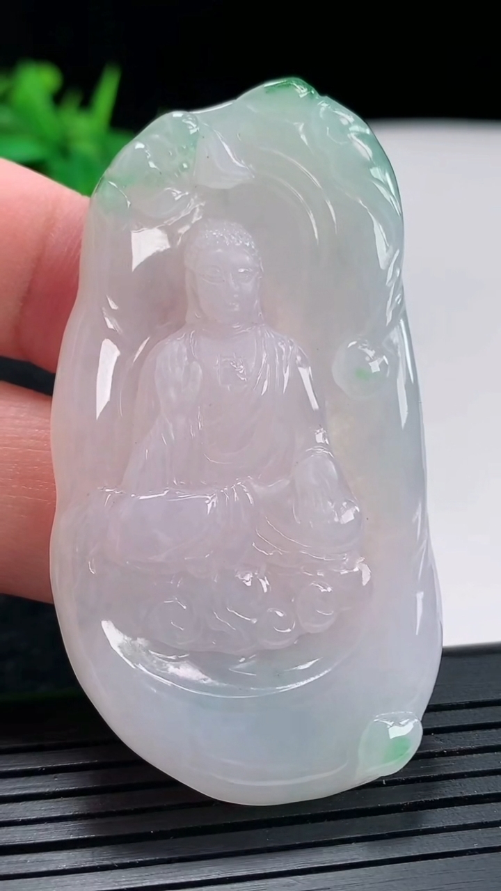 天然A货翡翠阿弥陀佛吊坠，尺寸64-35-5.8重量:31.13g
4月21日