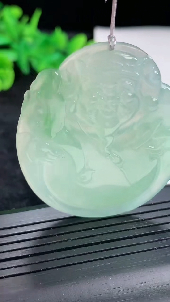 天然A货翡翠财神爷吊坠，尺寸51-41.5-6重量:24.73g
4月21日