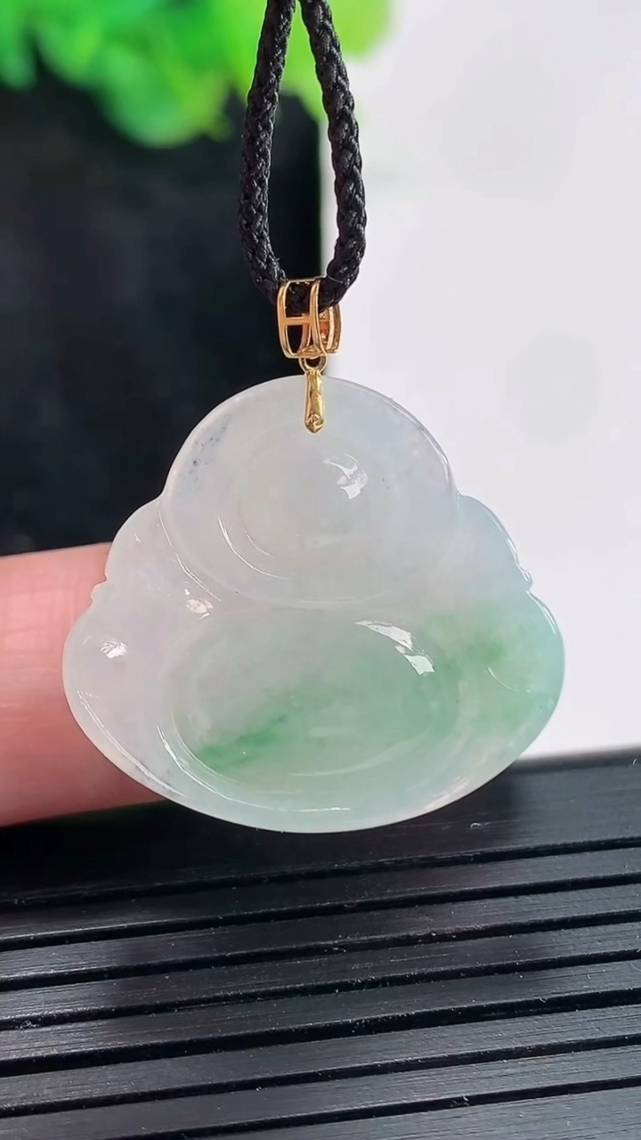 天然A货翡翠佛公吊坠，尺寸24-26-5.5重量:5.16g
4月21日