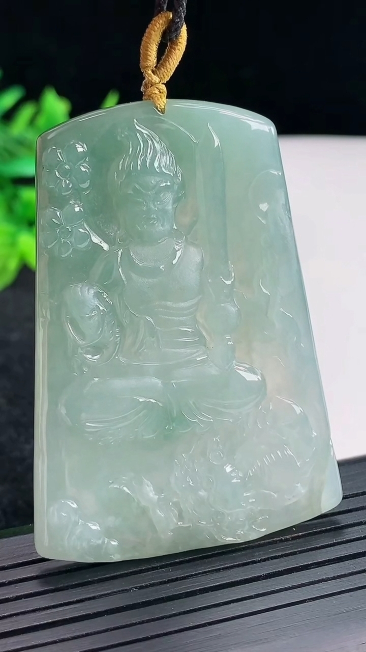 天然A货翡翠飘花御龙不动明王吊坠，尺寸59-42.6-4.8重量:29.13g
4月21日