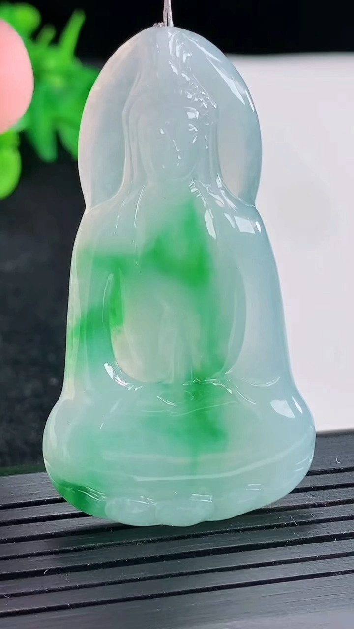 天然A货翡翠素衣观音吊坠，尺寸56.6-31.6-4.5重量:15.33g
4月21日