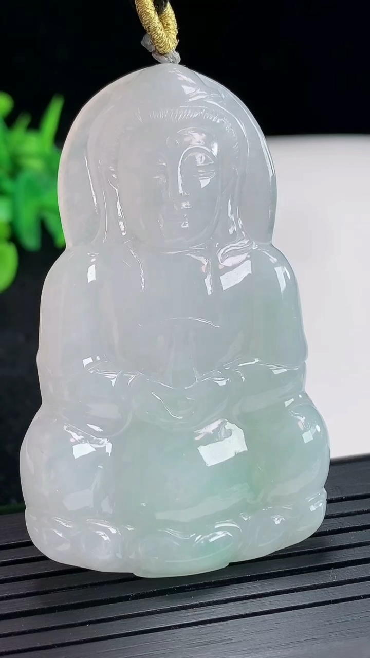 天然A货翡翠正装观音吊坠，尺寸61.5-37-5.5重量:23.23g
4月21日