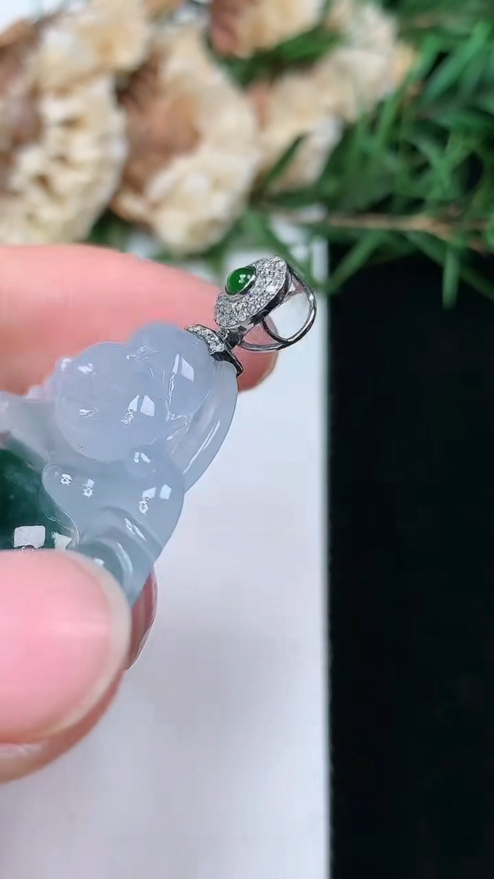 天然A货翡翠佛公吊坠，尺寸28.2-33-6.3，重量:9.60g
4月21日