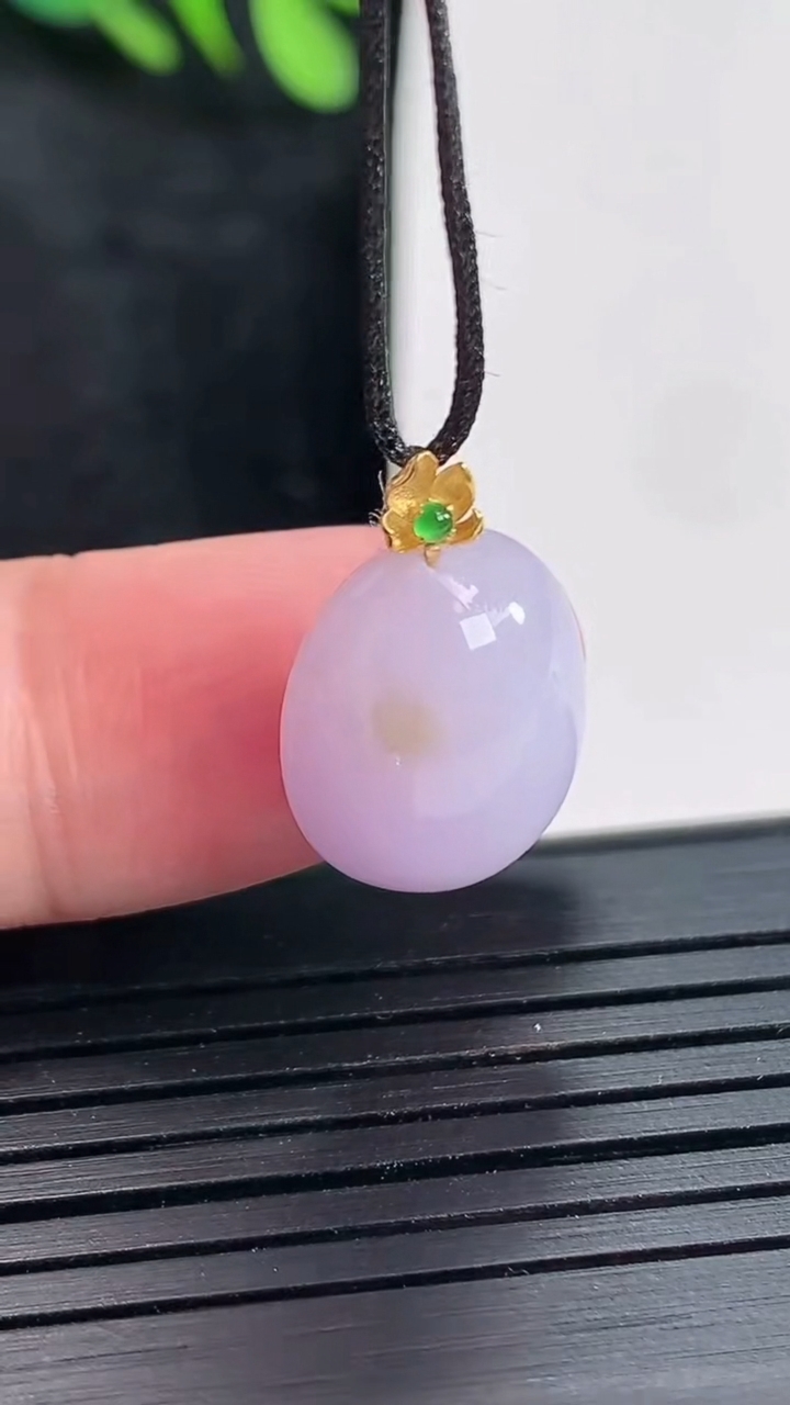 天然A货翡翠18k金紫罗兰蛋面吊坠，尺寸15-12.5-8.5重量:2.90g
4月21日