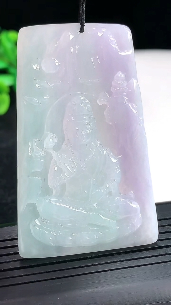 天然A货翡翠春带彩 紫罗兰大势至菩萨吊坠，尺寸60.6-38-4.5重量:24.35g
4月21日