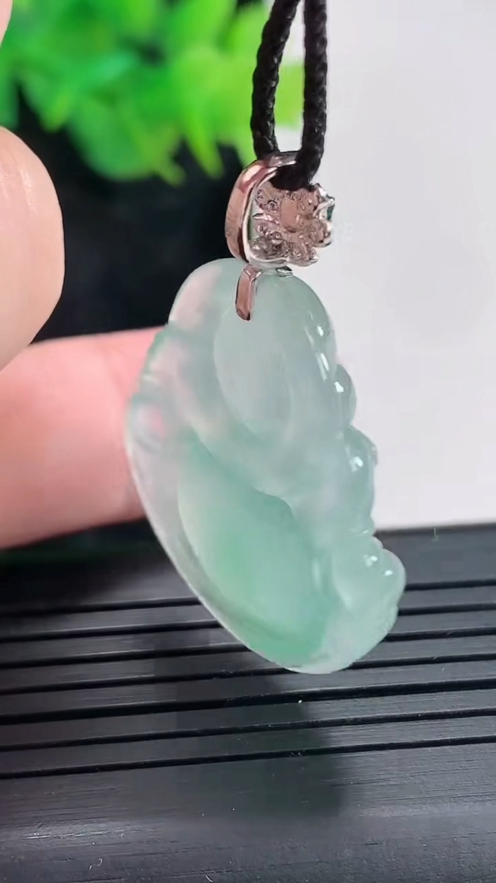 天然A货翡翠佛公吊坠，尺寸27-29.6-5.8重量:7.89g
4月21日