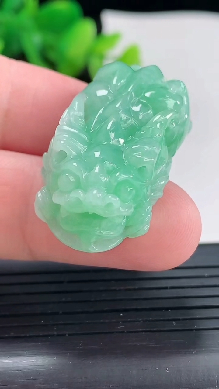 天然A货翡翠貔貅吊坠，尺寸36-19.6-12重量:17.21g
4月21日