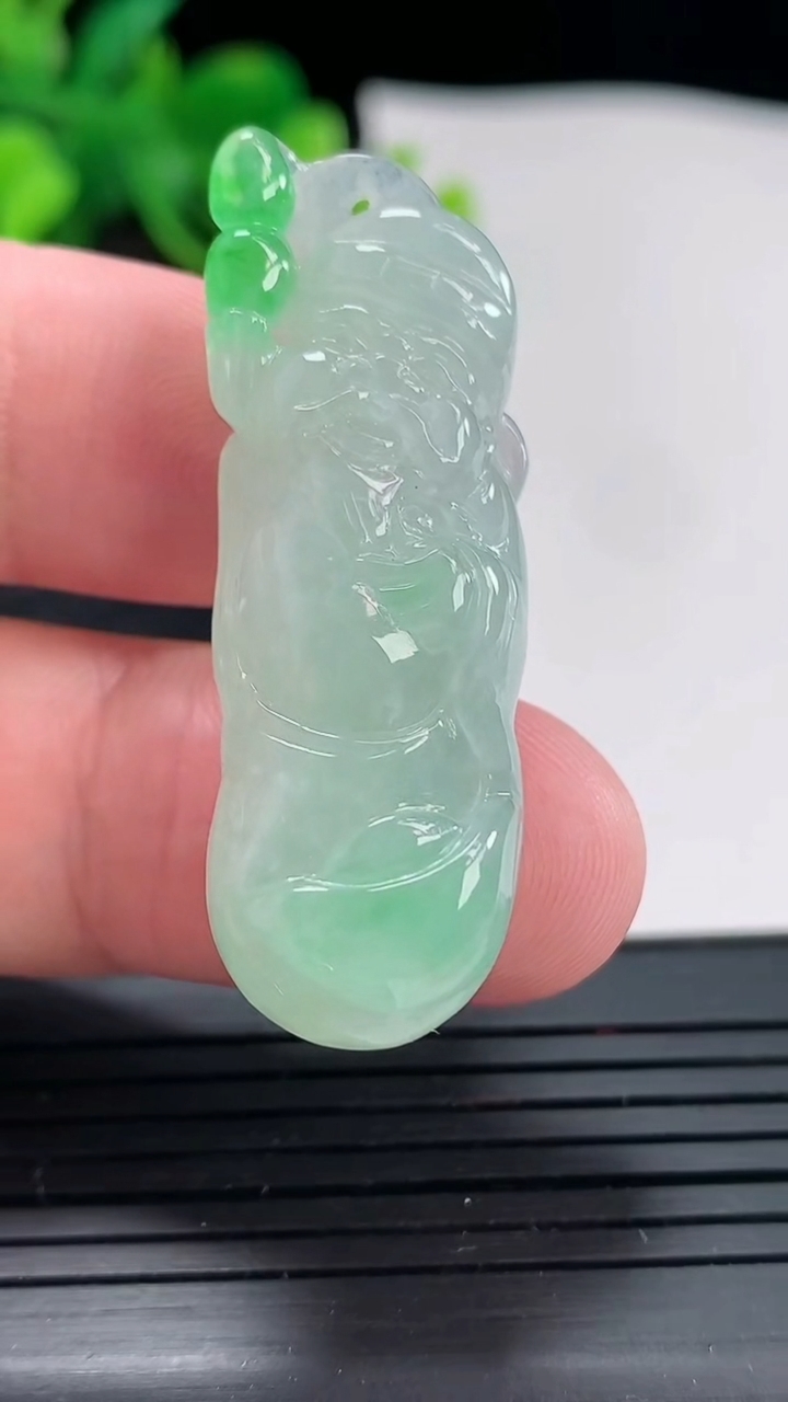 天然A货翡翠财神爷吊坠，尺寸42.5-16-9重量:11.86g
4月21日