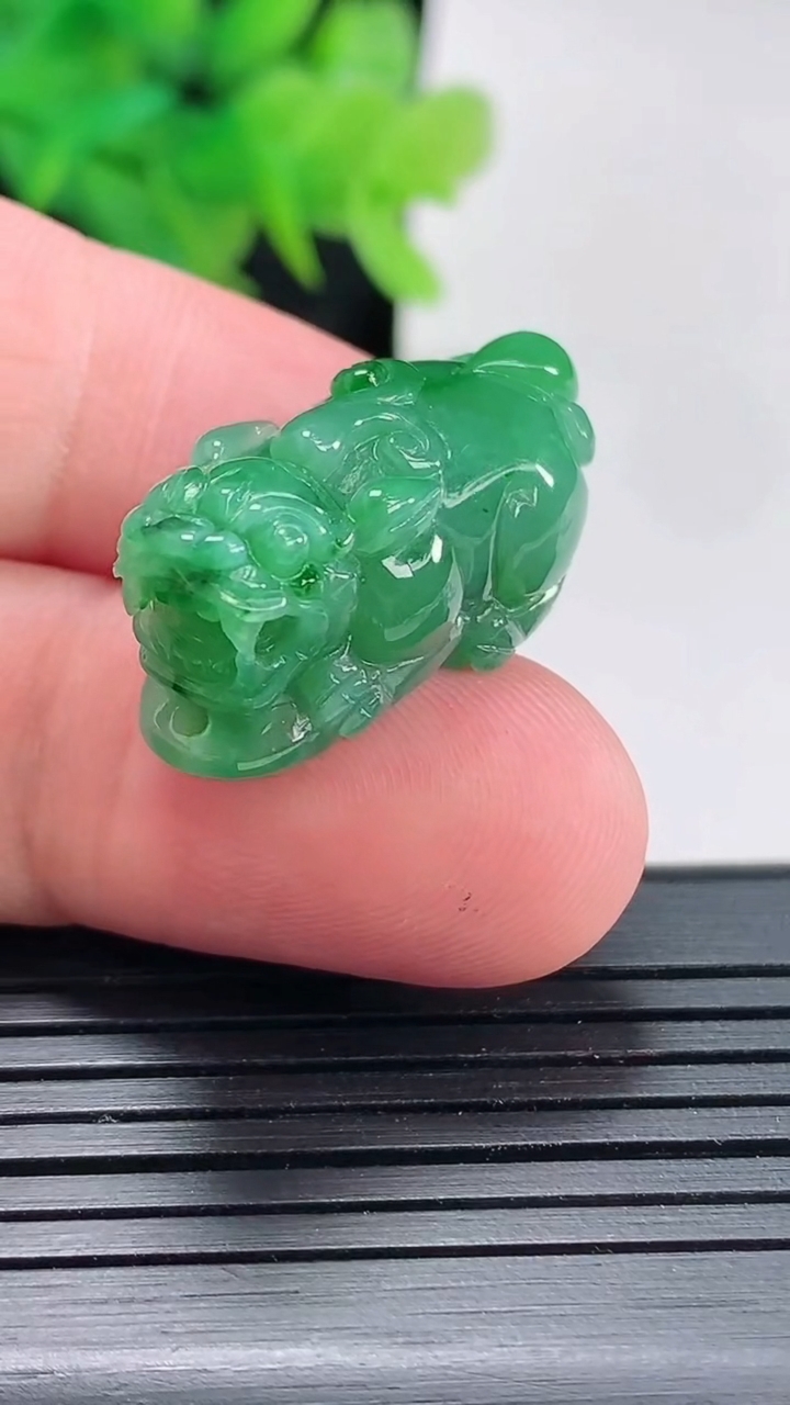 天然A货翡翠貔貅吊坠，尺寸25-13-12.5重量:8.19g
4月21日
