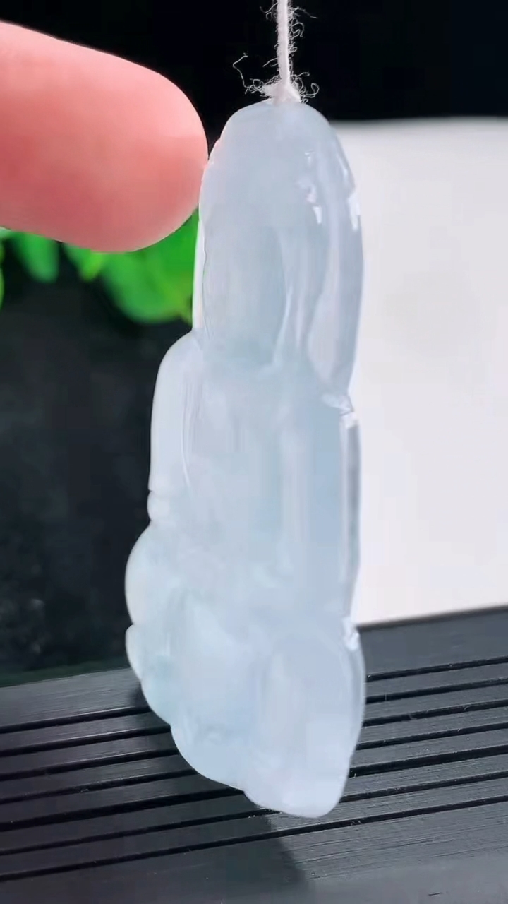 天然A货翡翠冰种紫罗兰正装观音吊坠，尺寸54.5-31-4.6重量:15.57g
4月21日