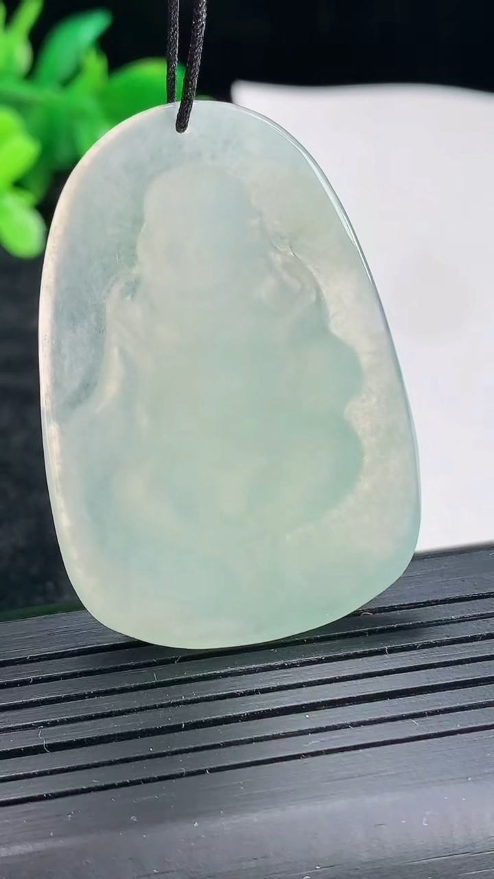 天然A货翡翠逍遥佛吊坠，尺寸48.5-33.5-8重量:17.64g
4月21日