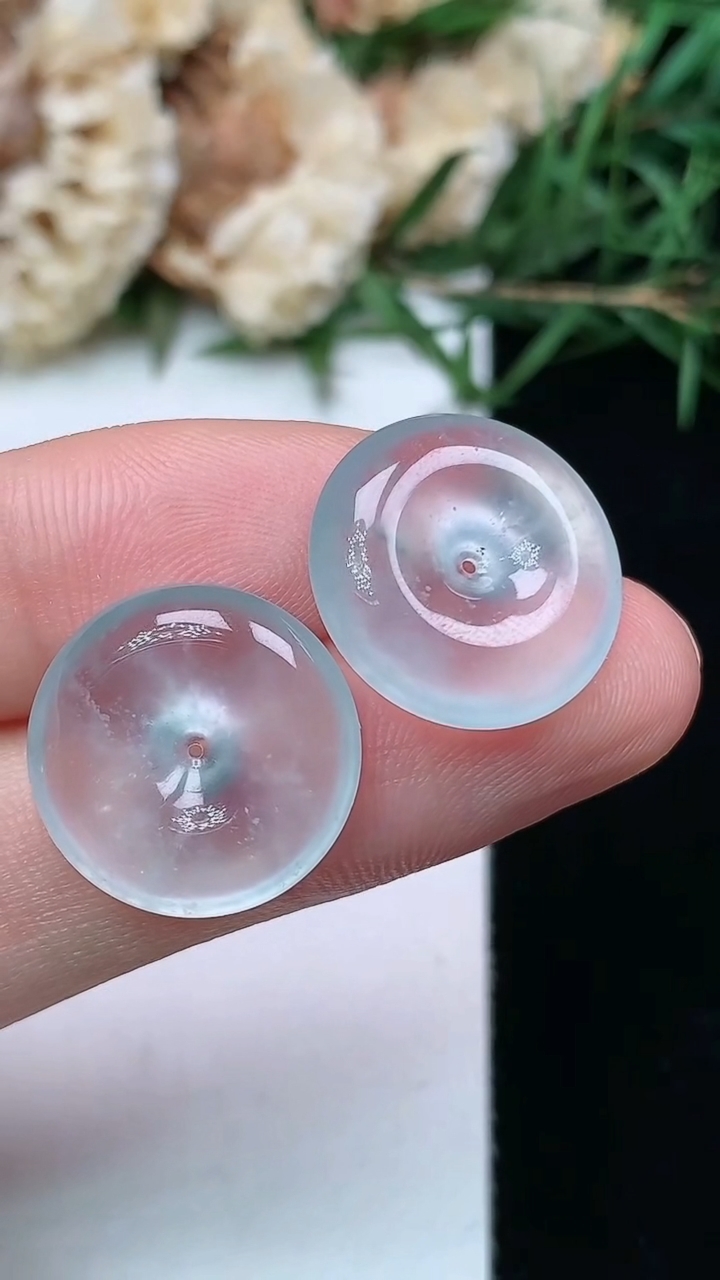 天然A货翡翠飘花平安扣吊坠一对，尺寸16-4，重量:4.29g
4月21日