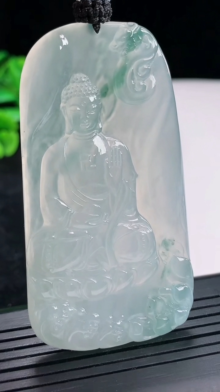 天然A货翡翠种飘金阿弥陀佛吊坠，尺寸66-35.5-5重量:32.32g
4月21日