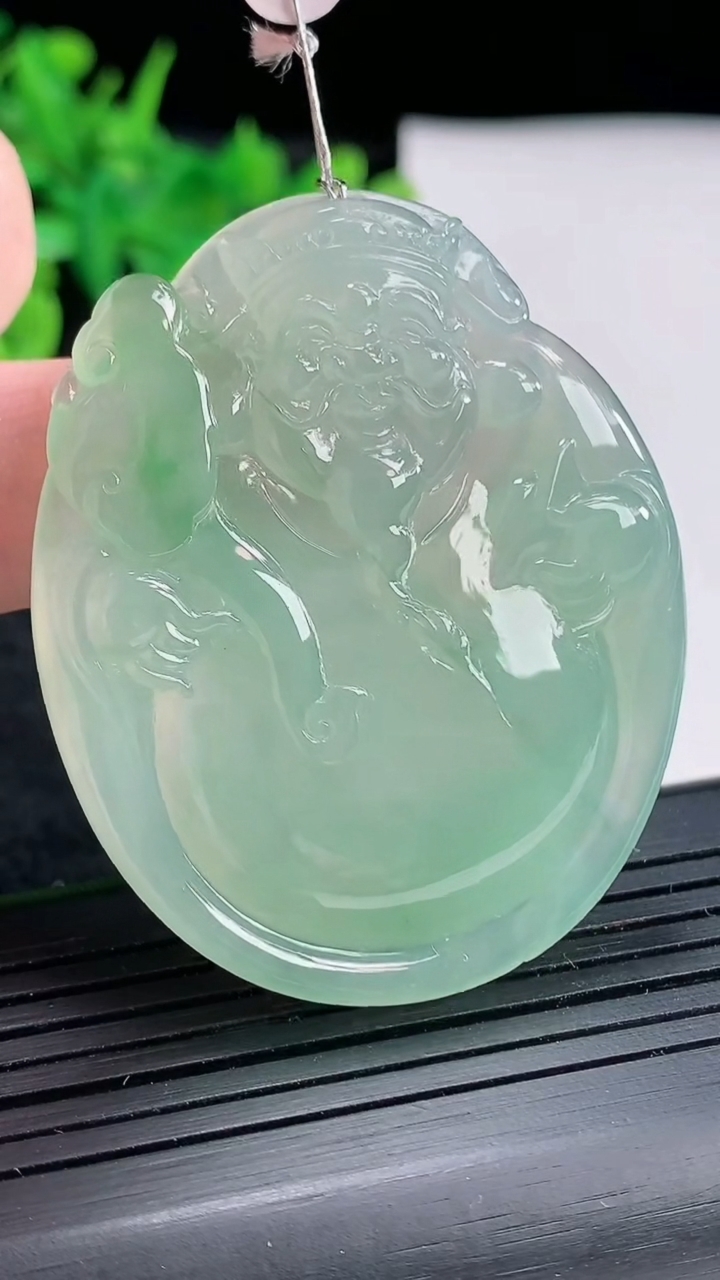 天然A货翡翠财神爷吊坠，尺寸51-41.5-6重量:24.73g
4月21日
