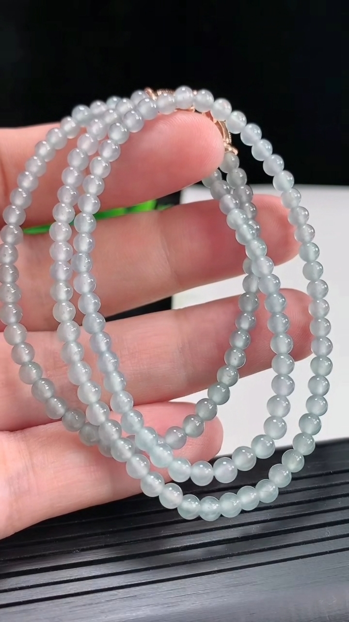 天然A货翡翠小米珠项链，尺寸4-142颗重量:14.26g
4月21日