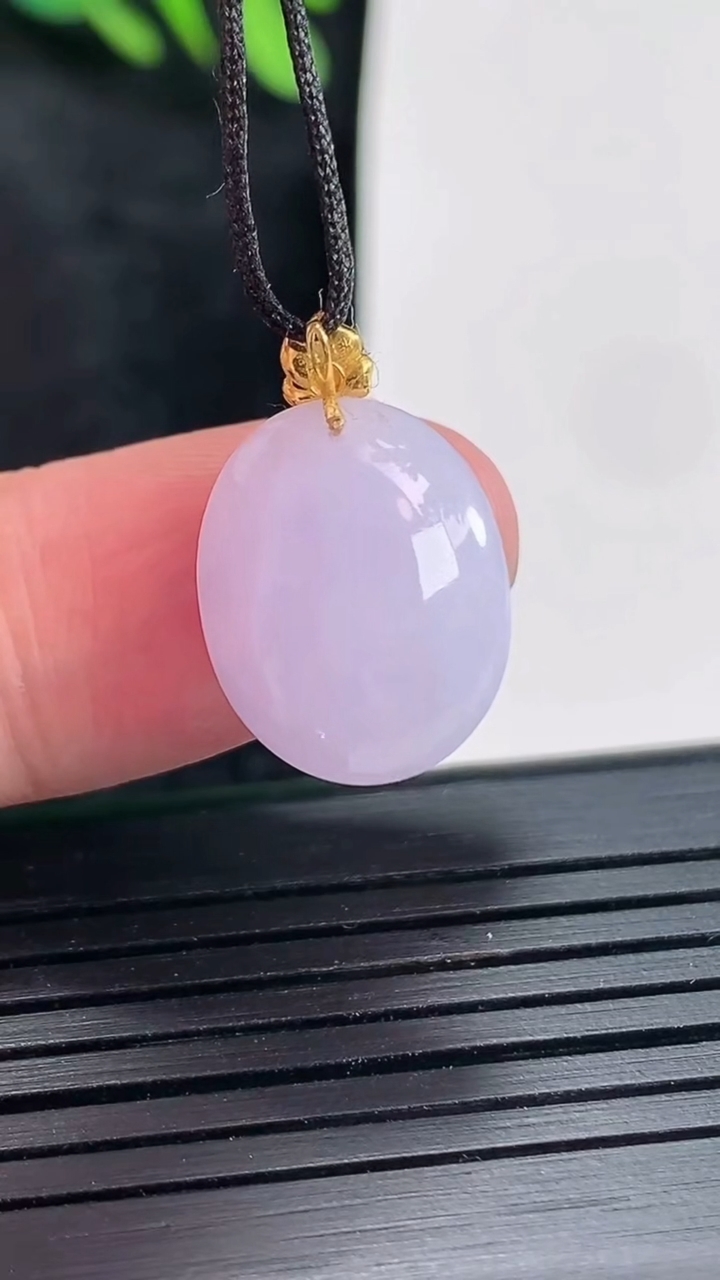 天然A货翡翠18k金紫罗兰蛋面吊坠，尺寸15-12.5-8.5重量:2.90g
4月21日