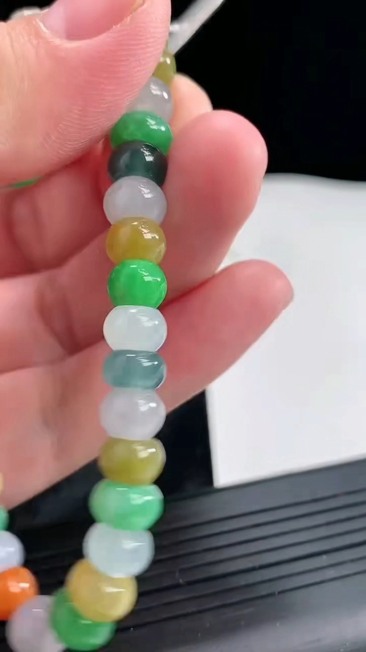 天然A货翡翠三彩算盘珠手串，尺寸7-5-36颗重量:19.72g4月22日
工厂直销收藏佳品,种好水足，色泽均匀，有种有色，上手高大气！