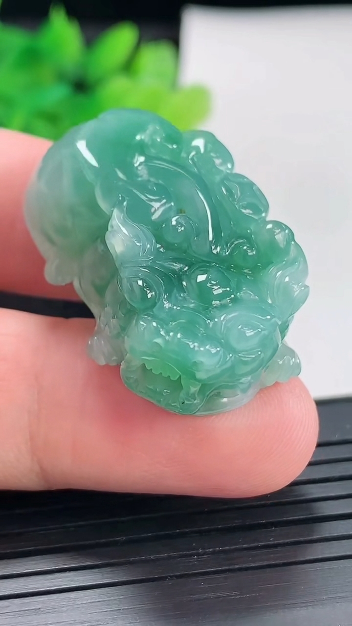 天然A货翡翠貔貅吊坠，尺寸34.5-20-12.5重量:19.18g
4月22日