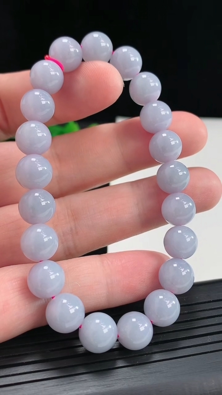 天然A货翡翠紫罗兰圆珠手串，尺寸9.5-21颗重量:30.25g4月22日
工厂直销收藏佳品,种好水足，色泽均匀，有种有色，上手高大气！