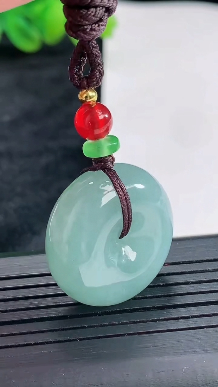 天然A货翡翠路路通吊坠，尺寸25-11重量:16.20g
4月22日