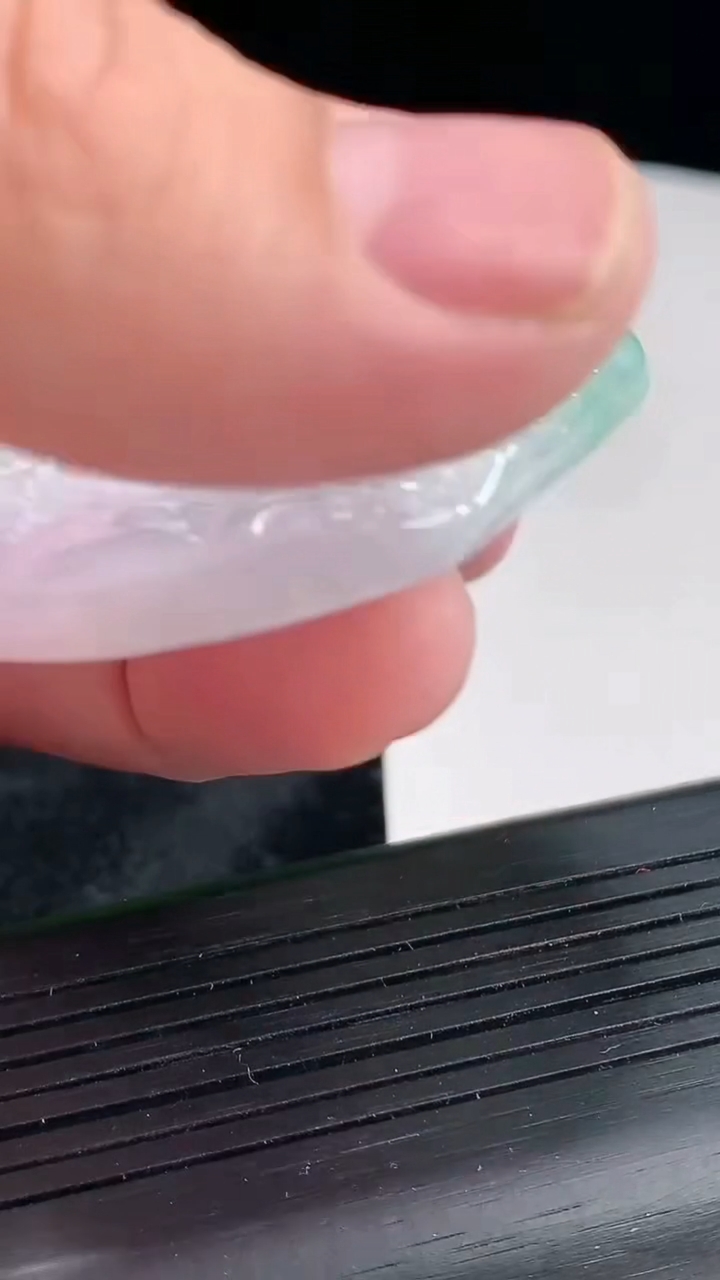 天然A货翡翠山水牌吊坠，尺寸48.6-45-5重量:28.31g
4月22日