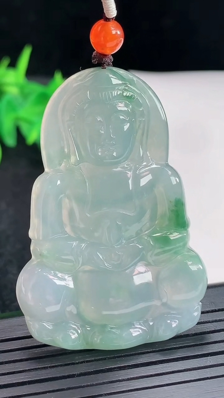 天然A货翡翠飘花正装观音吊坠，尺寸53-36.5-4重量:15.48g
4月22日